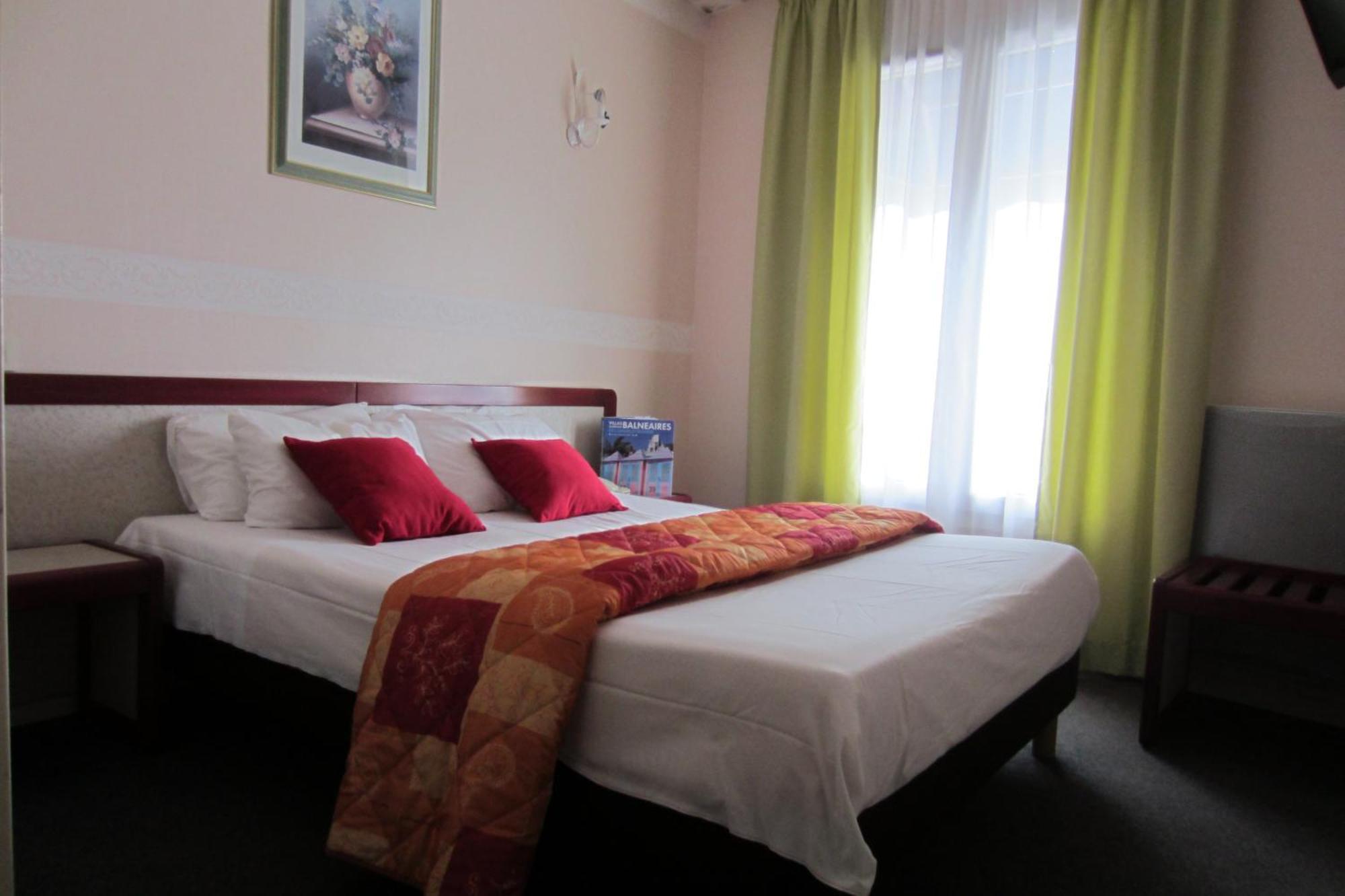 Hotel Sables D'O Et Son Restaurant Le 16 Bis เลส์ซาบล์-โดล็อนน์ ภายนอก รูปภาพ
